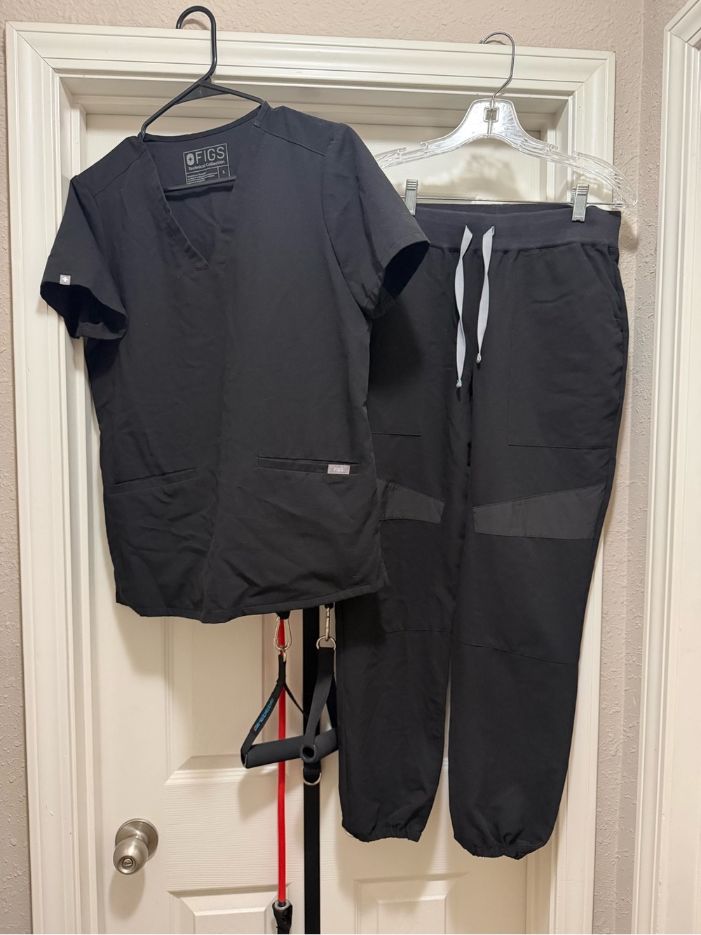 Figs Black Women’s Scrub Top and Jogger Pants Set
